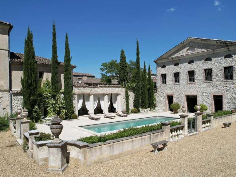 Château Uzès - 15 chambres - 2950m²