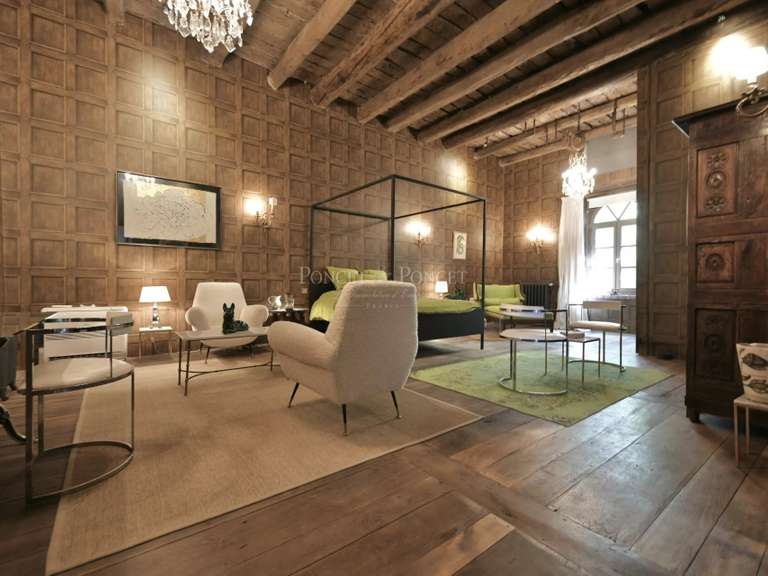 Château Uzès - 15 chambres - 2950m²