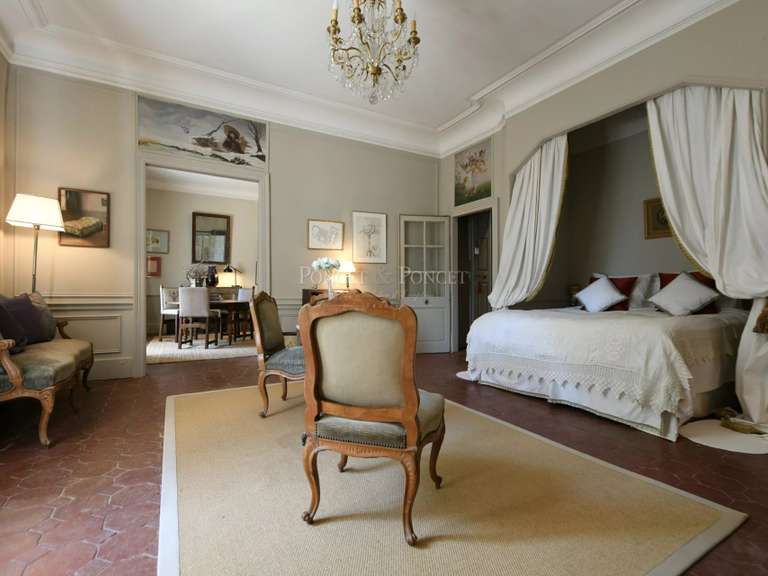 Château Uzès - 15 chambres - 2950m²