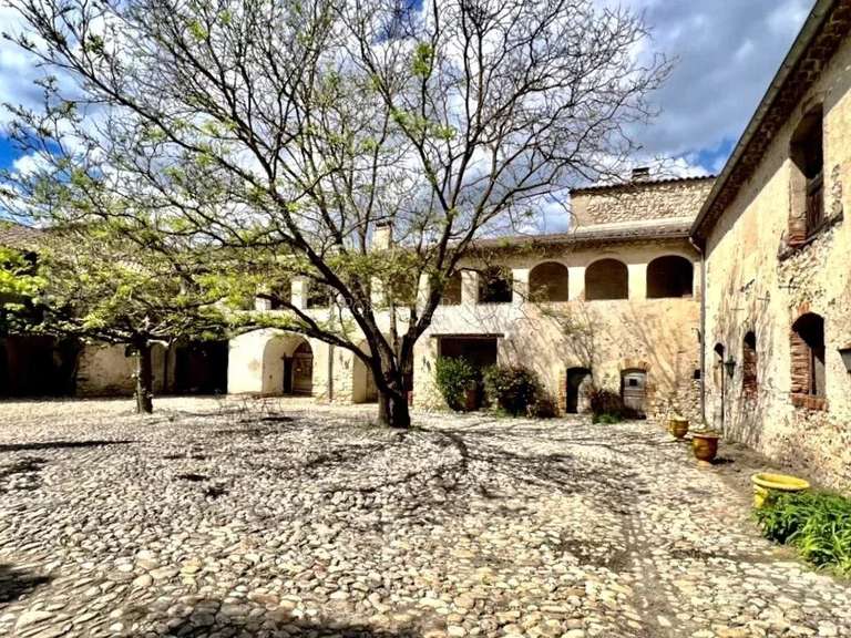 Château Uzès - 15 chambres - 2950m²