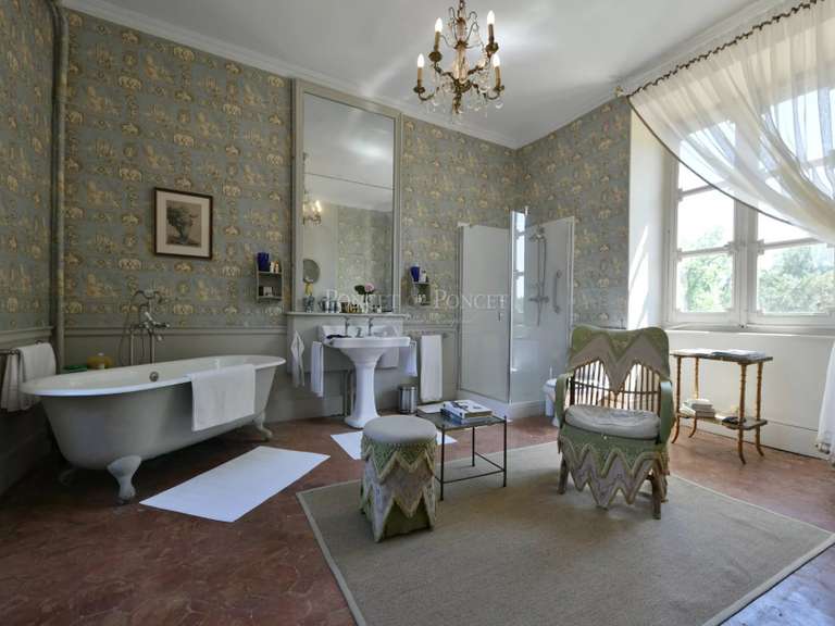 Château Uzès - 15 chambres - 2950m²