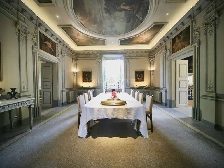 Château Uzès - 15 chambres - 2950m²