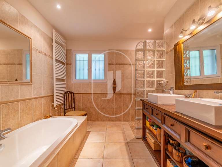 Maison Uzès - 5 chambres - 266m²