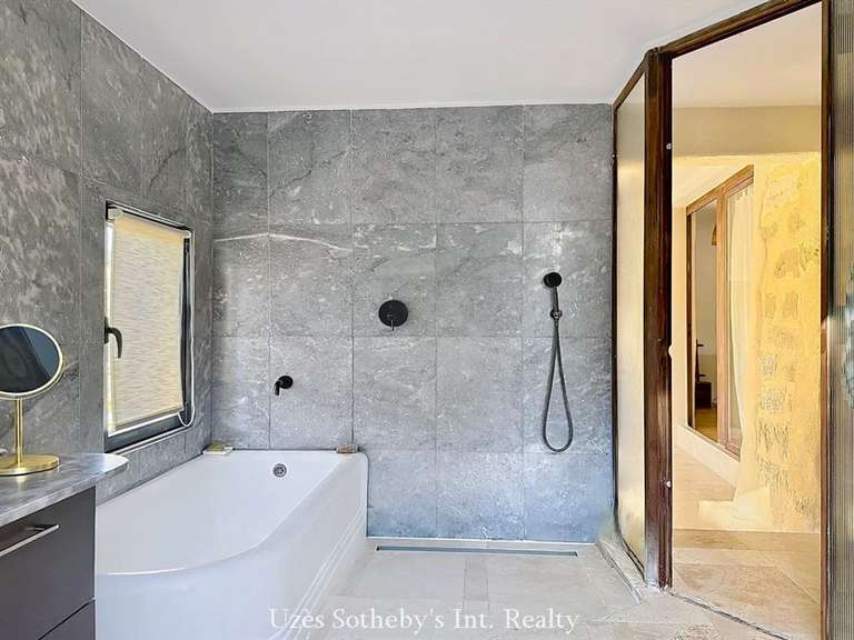 House Uzès - 7 bedrooms - 300m²