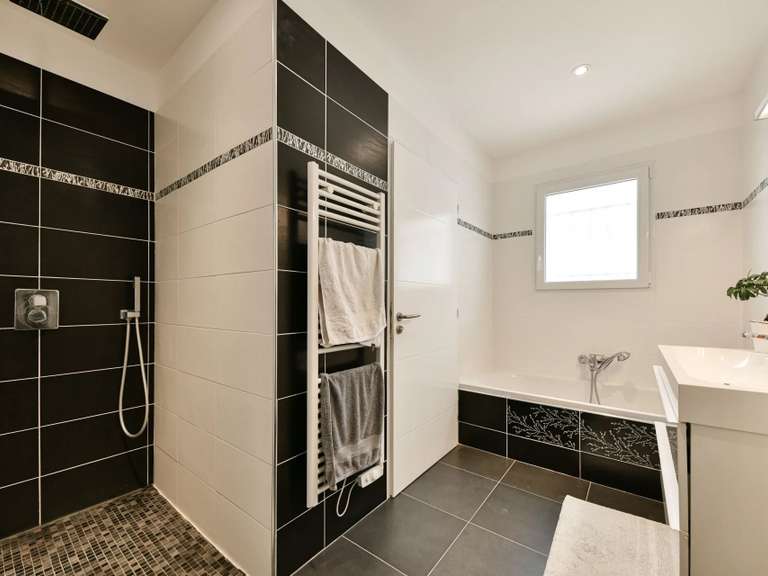 Maison Uzès - 4 chambres - 237m²