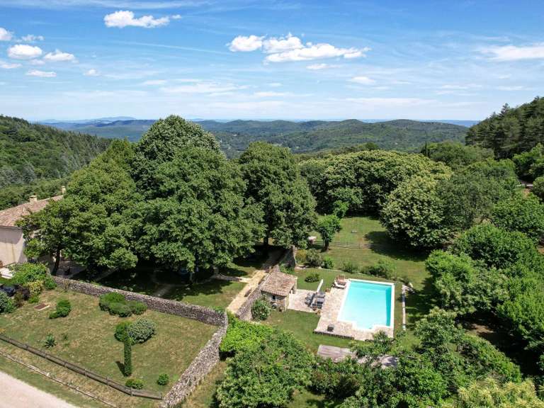 Maison Uzès - 3 chambres - 652m²