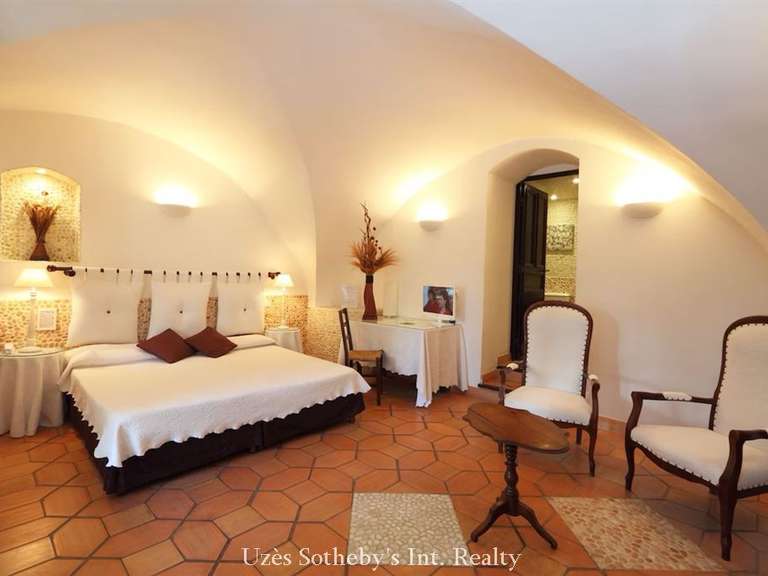 Maison Uzès - 34 chambres - 2500m²