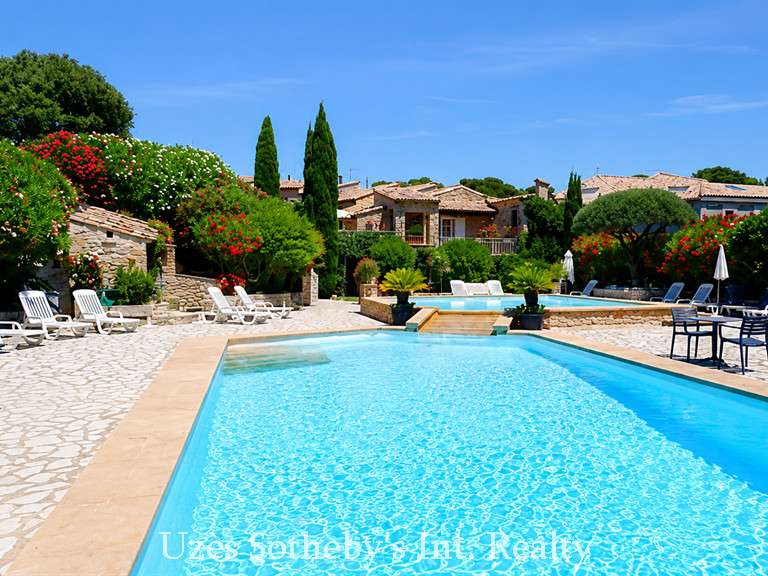 House Uzès - 34 bedrooms - 2500m²