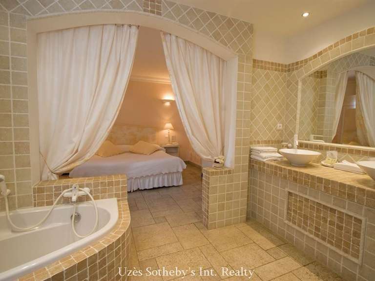 Maison Uzès - 34 chambres - 2500m²