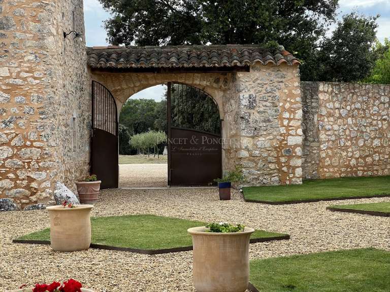 Propriété Uzès - 8 chambres - 900m²