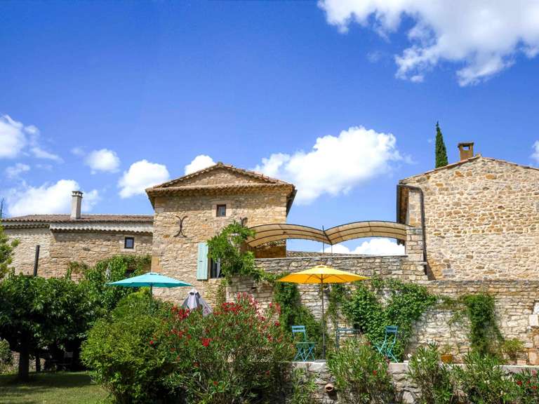 Propriété Uzès - 15 chambres - 767m²