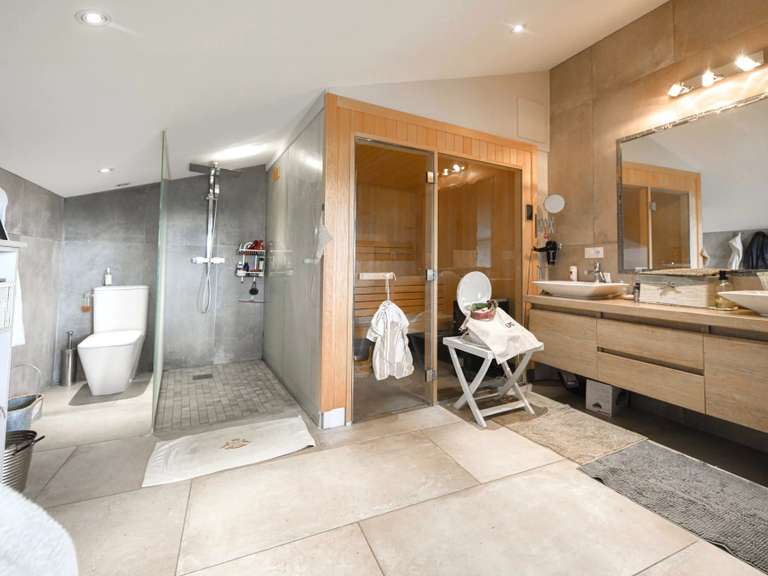 Propriété Uzès - 15 chambres - 767m²