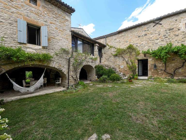 Propriété Uzès - 15 chambres - 767m²