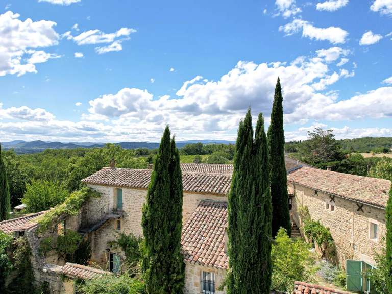 Propriété Uzès - 15 chambres - 767m²