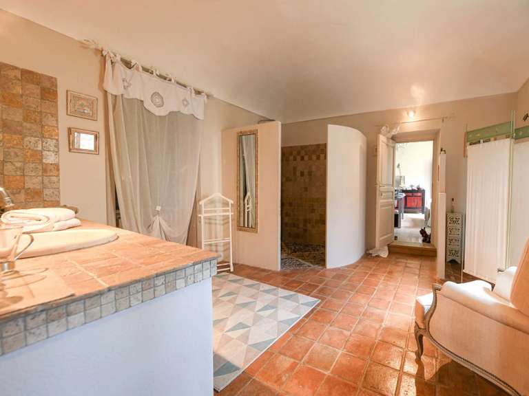 Propriété Uzès - 15 chambres - 767m²