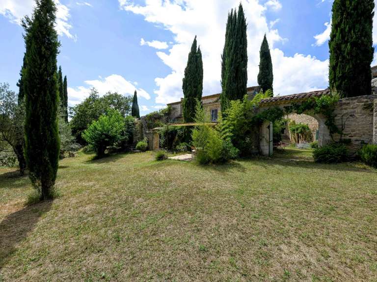 Propriété Uzès - 15 chambres - 767m²