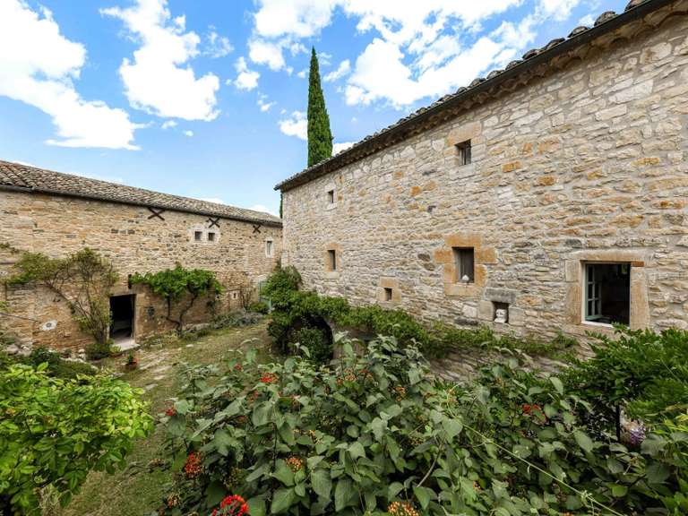 Propriété Uzès - 15 chambres - 767m²