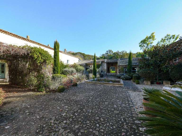 Propriété Uzès - 25 chambres - 1695m²