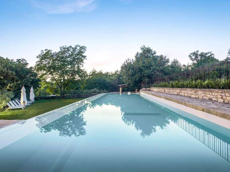 Propriété Uzès - 25 chambres - 1695m²