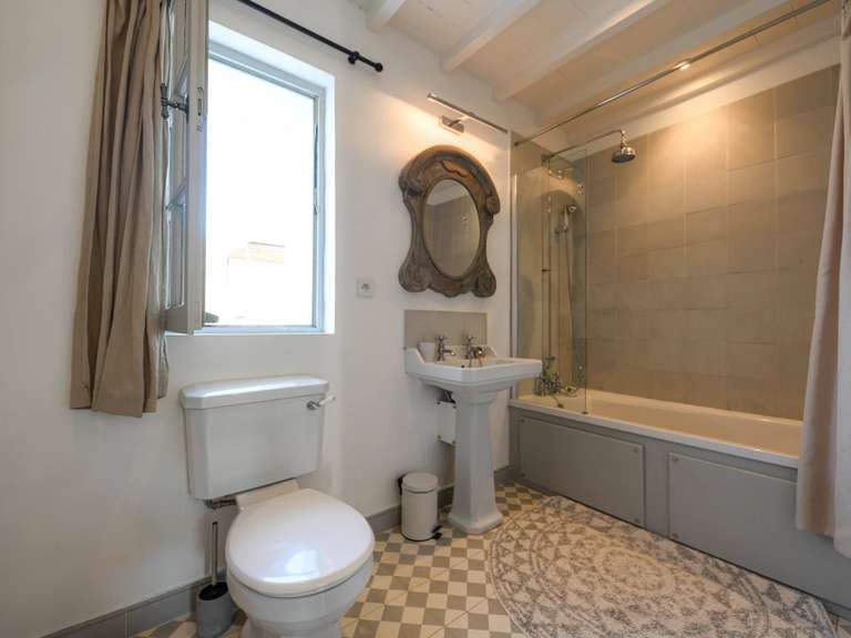 Propriété Uzès - 25 chambres - 1695m²