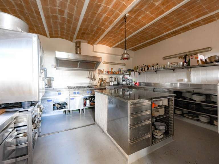 Propriété Uzès - 25 chambres - 1695m²