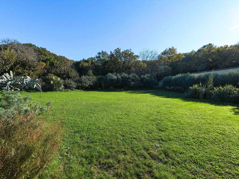 Propriété Uzès - 25 chambres - 1695m²