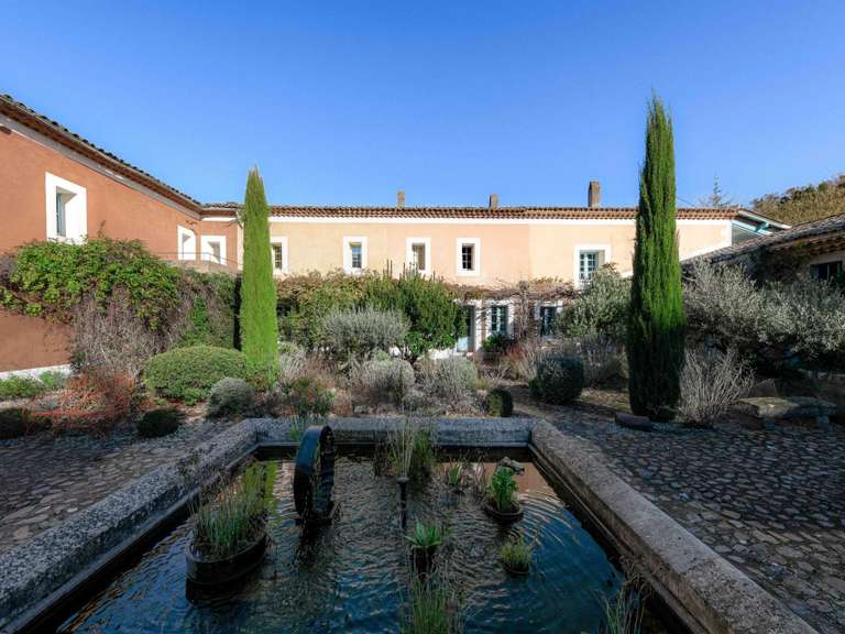 Propriété Uzès - 25 chambres - 1695m²