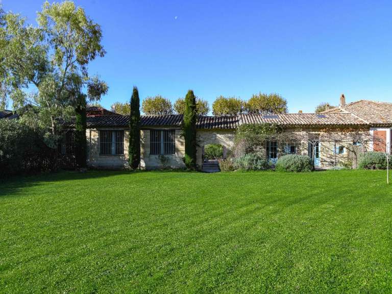 Propriété Uzès - 25 chambres - 1695m²