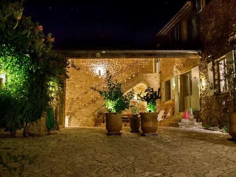 Propriété Uzès - 13 chambres - 900m²