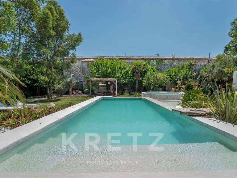 Propriété Uzès - 10 chambres - 1070m²