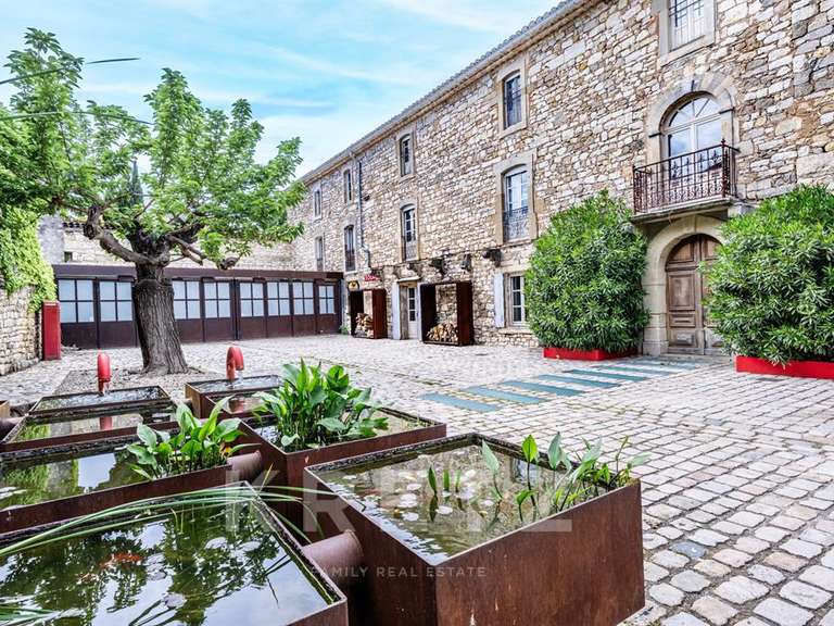 Propriété Uzès - 10 chambres - 1070m²