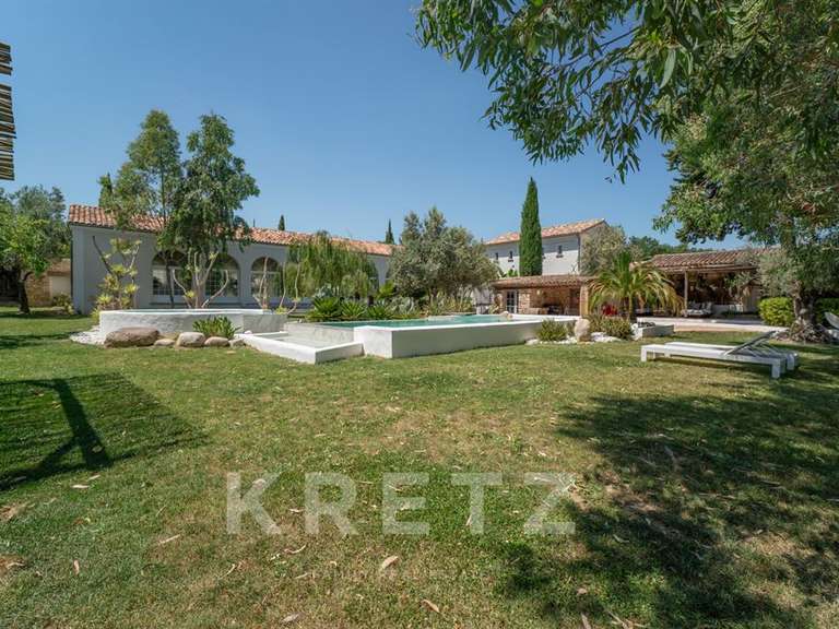 Propriété Uzès - 10 chambres - 1070m²