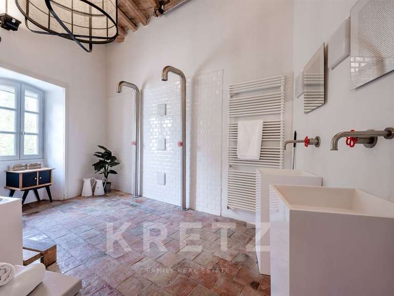 Propriété Uzès - 10 chambres - 1070m²