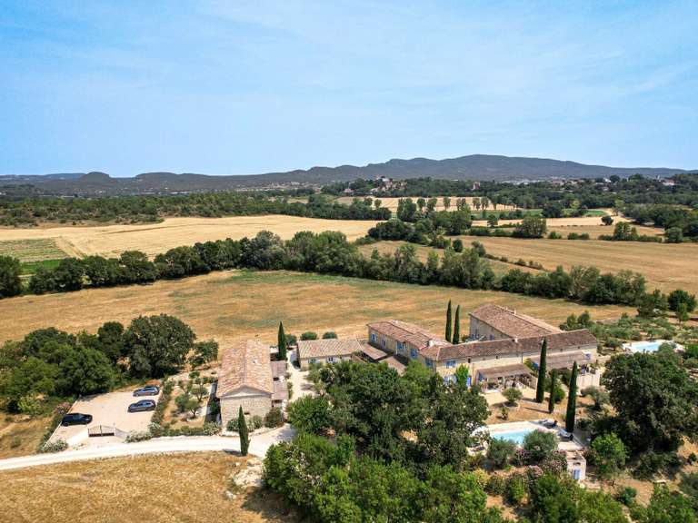 Propriété Uzès - 18 chambres - 1104m²