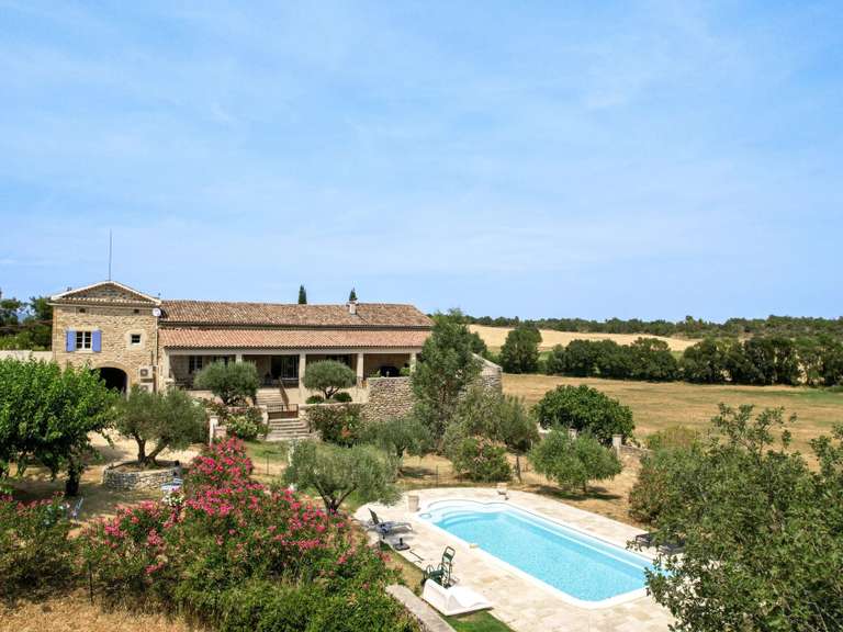 Propriété Uzès - 18 chambres - 1104m²