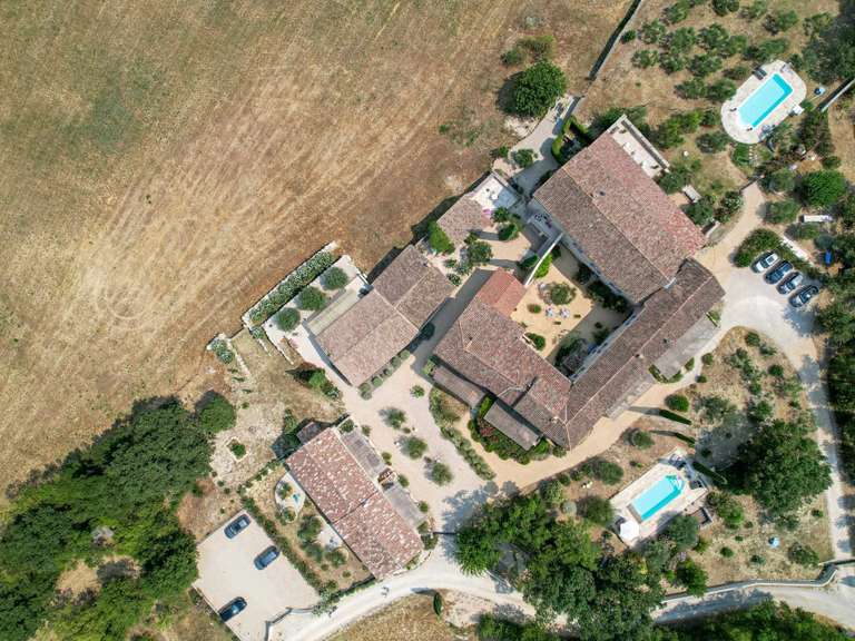 Propriété Uzès - 18 chambres - 1104m²