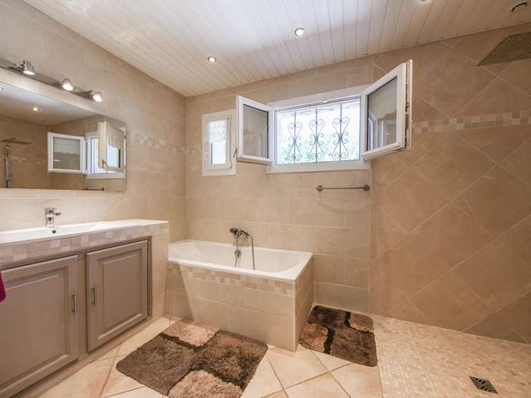 Villa Uzès - 6 chambres - 311m²