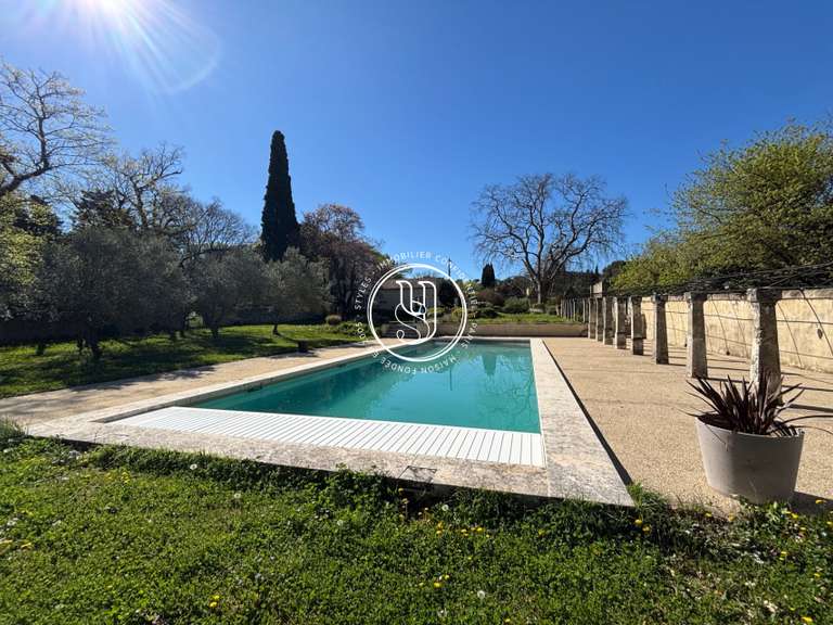 Villa Uzès - 16 chambres - 675m²