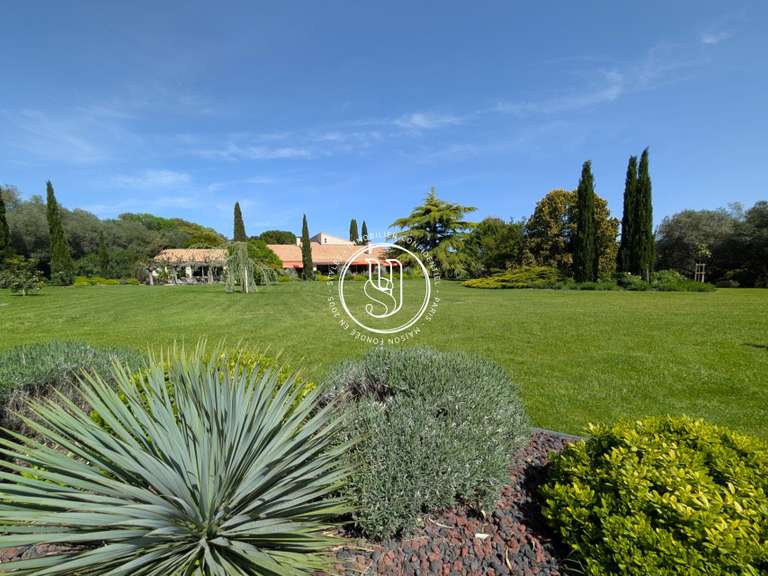 Villa Uzès - 5 chambres - 303m²