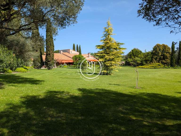 Villa Uzès - 5 chambres - 303m²