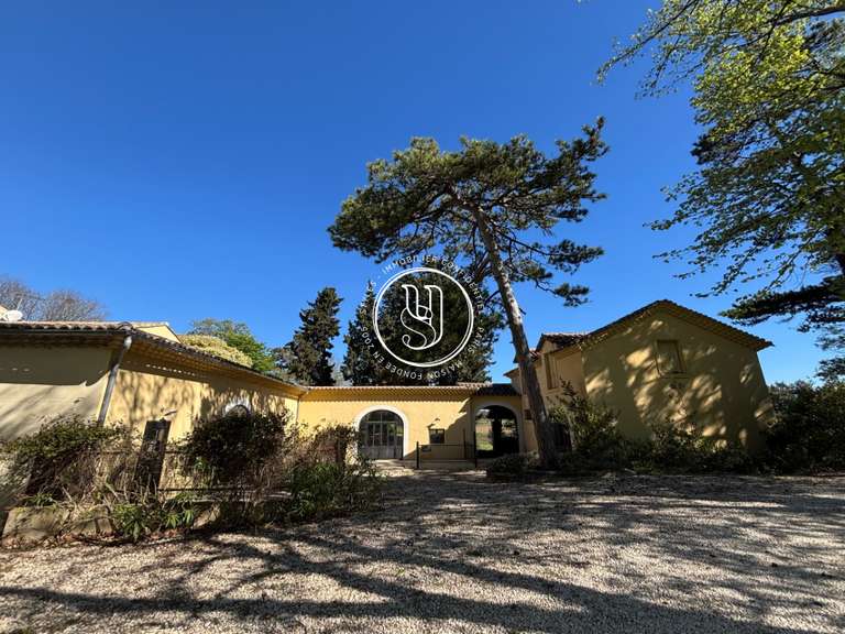 Villa Uzès - 16 chambres - 675m²