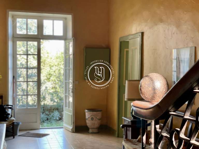 Villa Uzès - 8 chambres - 300m²