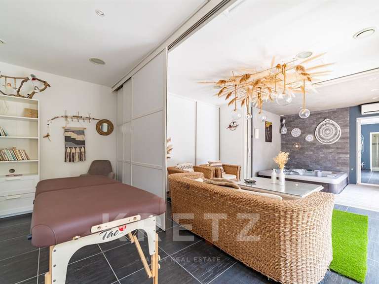 Maison Vailhauquès - 5 chambres - 300m²