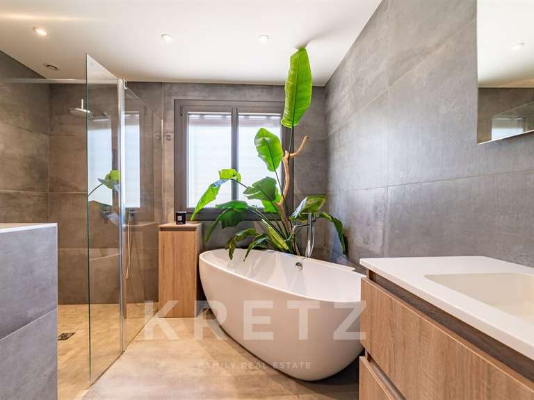 Maison Vailhauquès - 5 chambres - 300m²