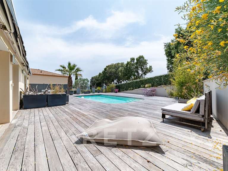Maison Vailhauquès - 5 chambres - 300m²