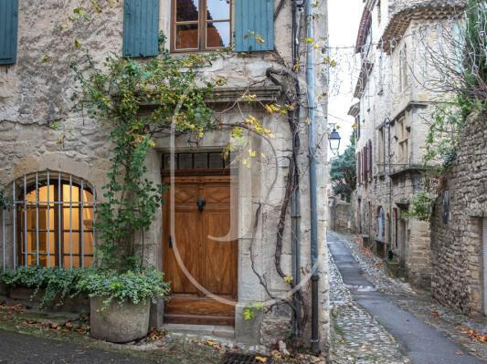 Maison Vaison-la-Romaine - 3 chambres - 180m²