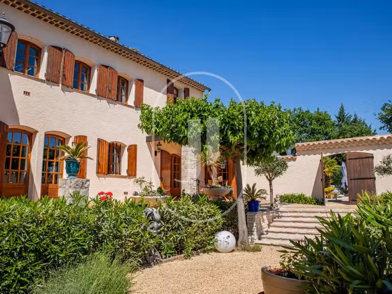 Maison Vaison-la-Romaine - 4 chambres - 243m²