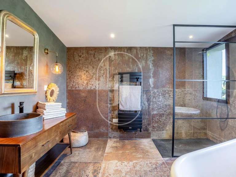 Maison Vaison-la-Romaine - 4 chambres - 245m²