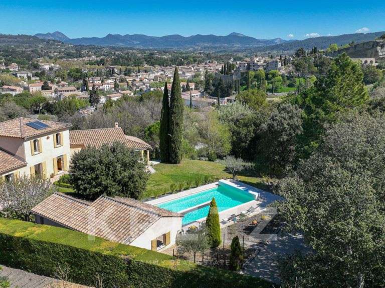 Maison Vaison-la-Romaine - 6 chambres - 240m²