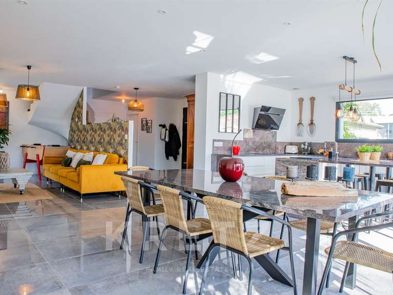 Maison Vaison-la-Romaine - 6 chambres - 198m²